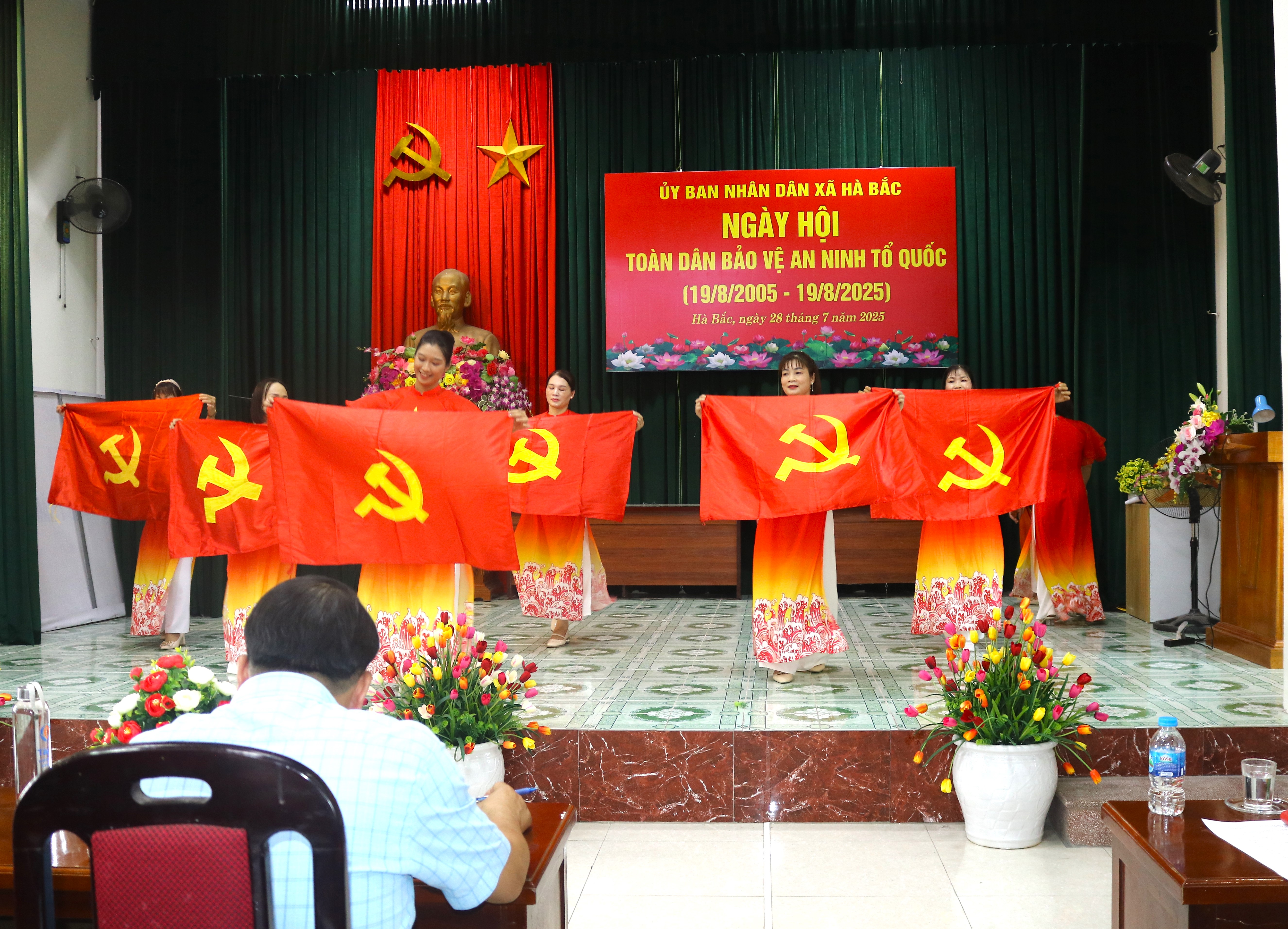“Ngày hội toàn dân bảo vệ ANTQ” năm 2025 xã Hà Bắc thành công rực rỡ